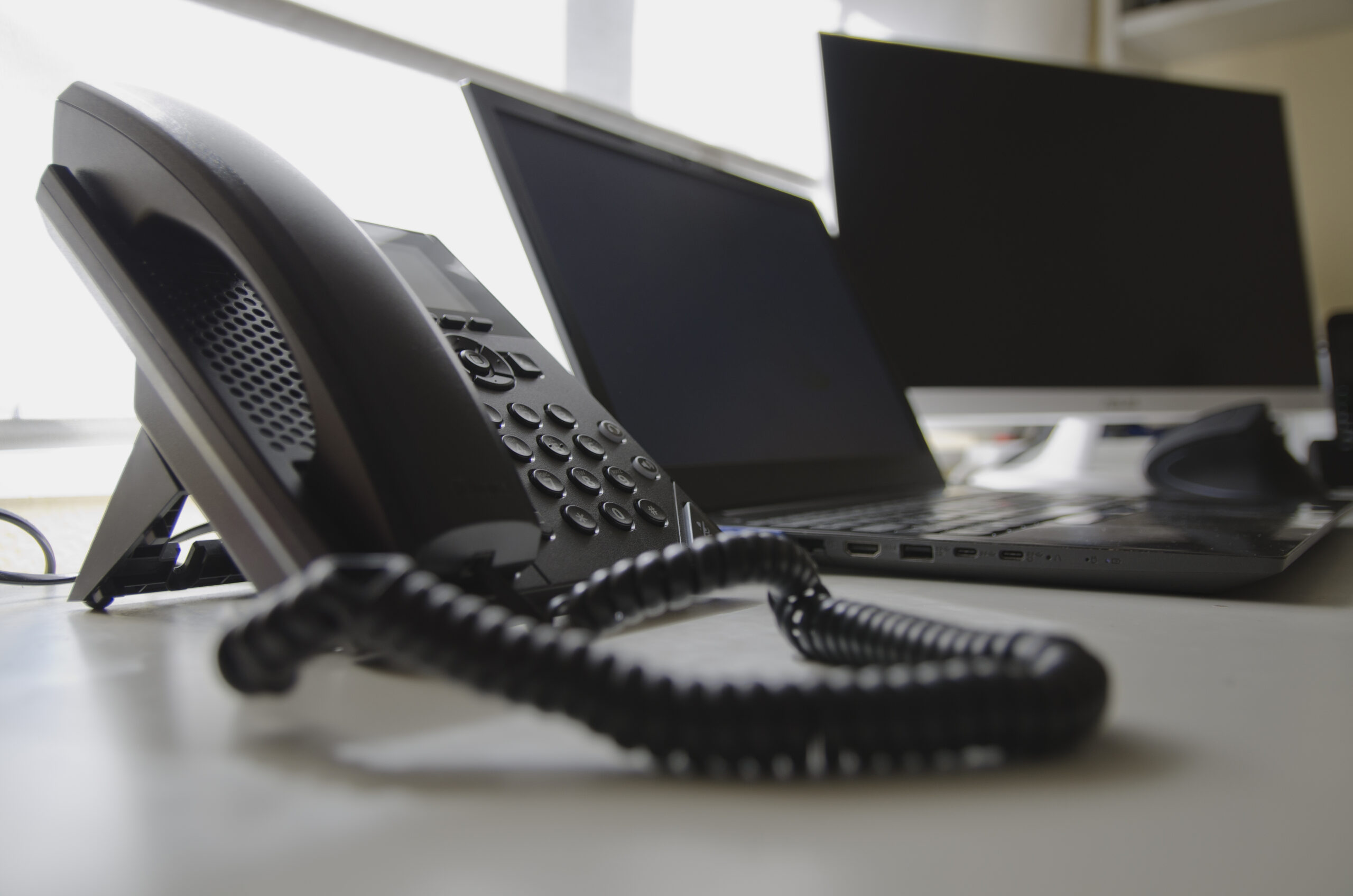 working-at-home-preparing-the-work-table-with-scr-2026-01-05-00-22-43-utc